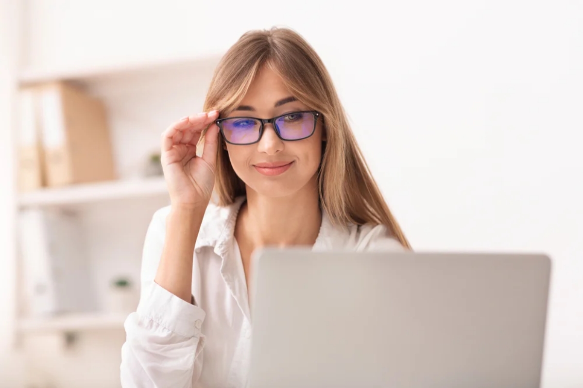 Why Blue Light Blocking Glasses Are Essential for Office Workers